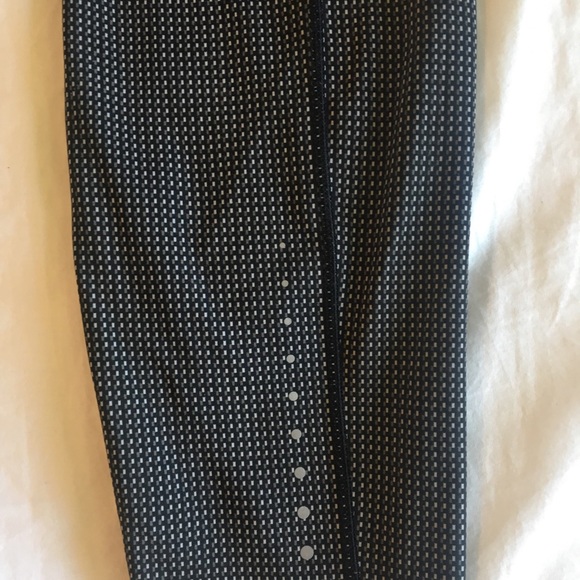 Lululemon checkered like-skin leggings - Picture 4 of 5